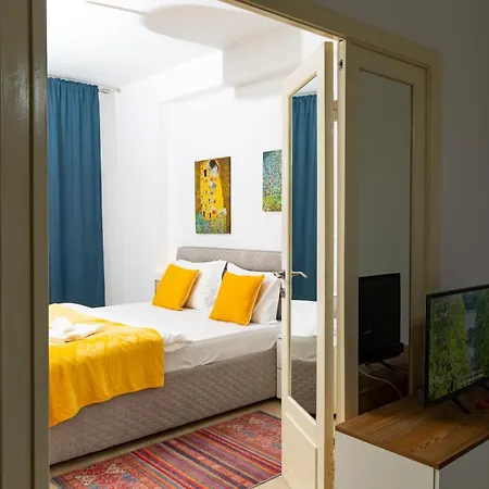 Old Cozy Apartment Bucharest